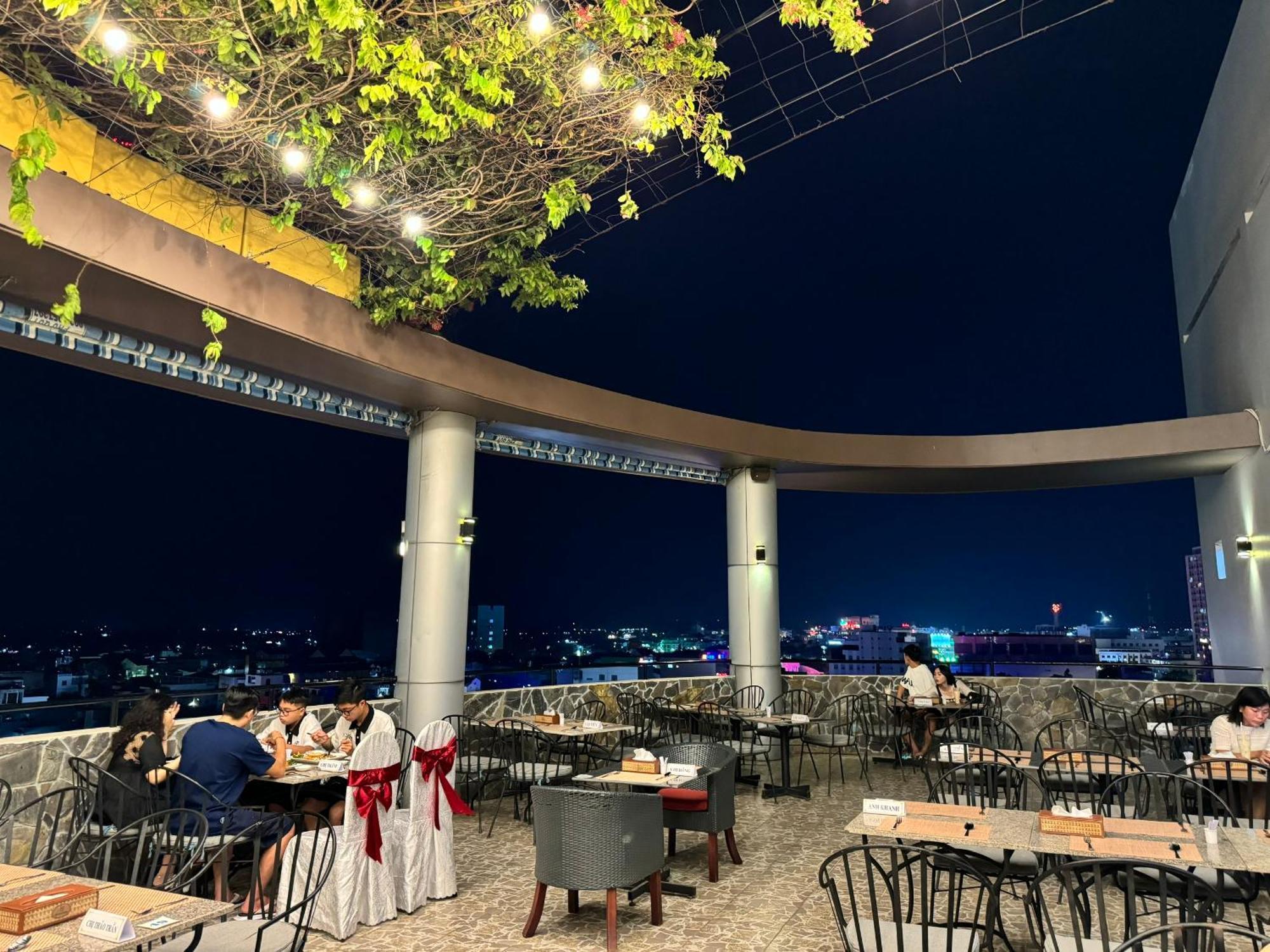 Hoa Binh 1 Hotel Лонгсюен Экстерьер фото